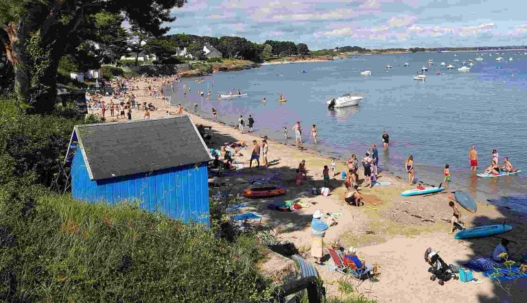 Lire la suite à propos de l’article Accès petite plage de Kervoyal 